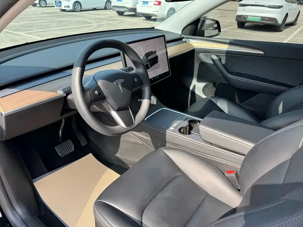 Tesla Model Y — фото 4