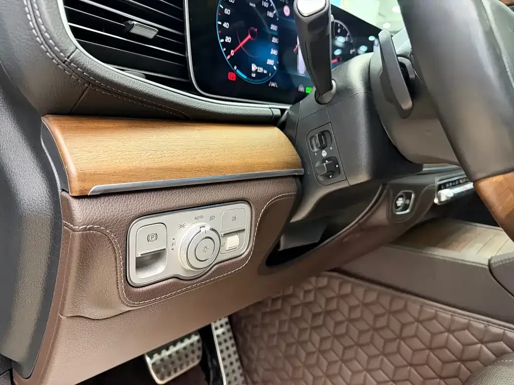 Mercedes-Benz GLS — фото 6