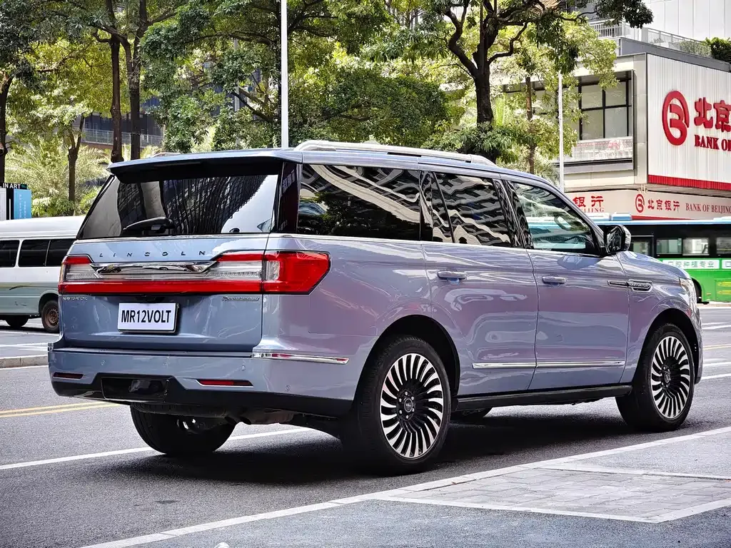 Lincoln Navigator — фото 9