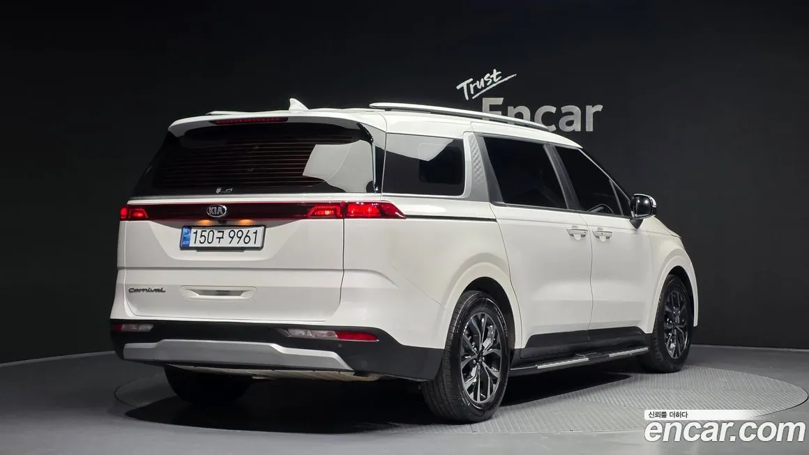 Kia Carnival — фото 5