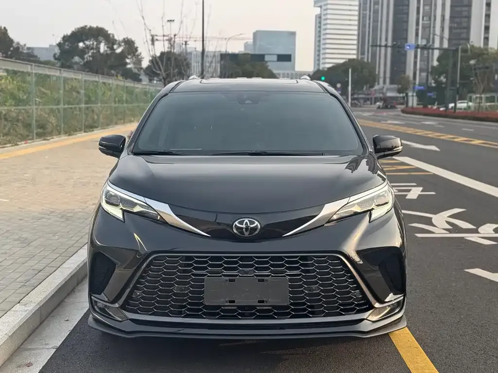 Toyota Granvia — фото 10