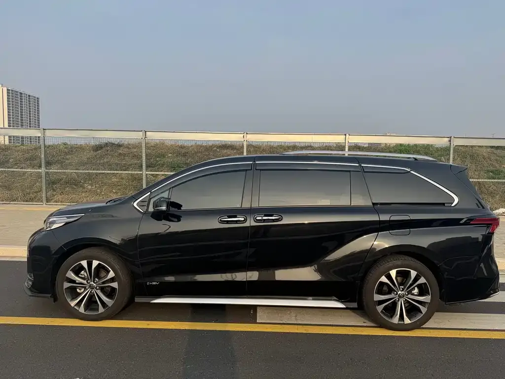 Toyota Granvia — фото 5