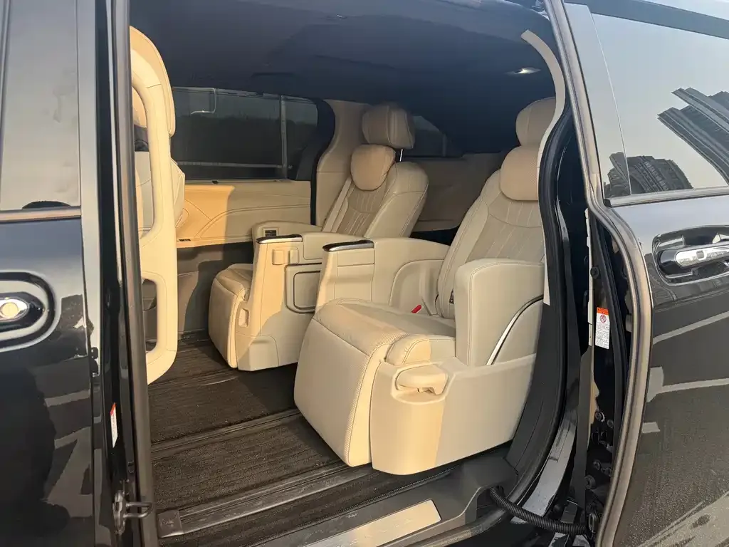 Toyota Granvia — фото 2
