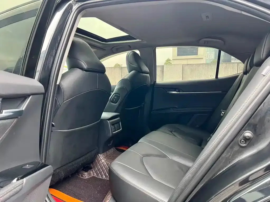 Toyota Camry 2023 из CN, фото 2