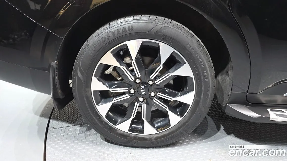 Kia Carnival — фото 10