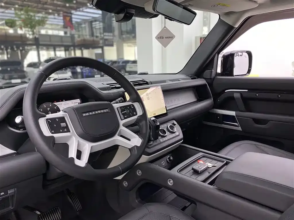 Land Rover Defender — фото 10