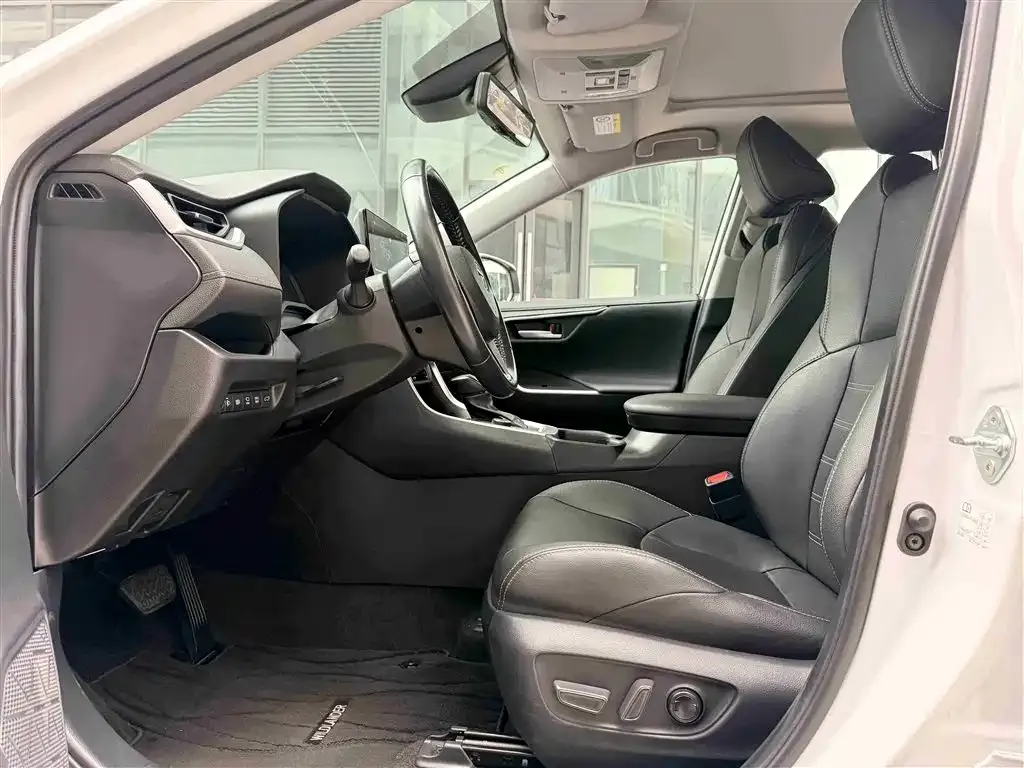 Toyota Wildlander 2023 из CN, фото 3