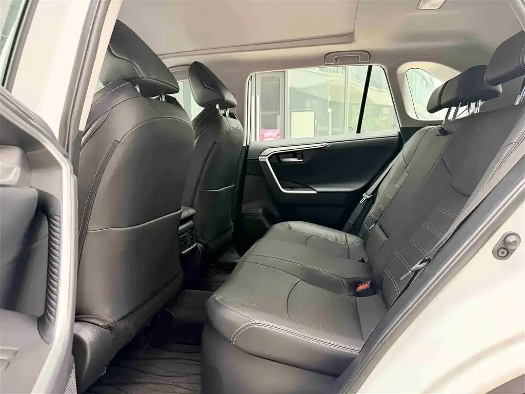 Toyota Wildlander 2023 из CN, фото 8