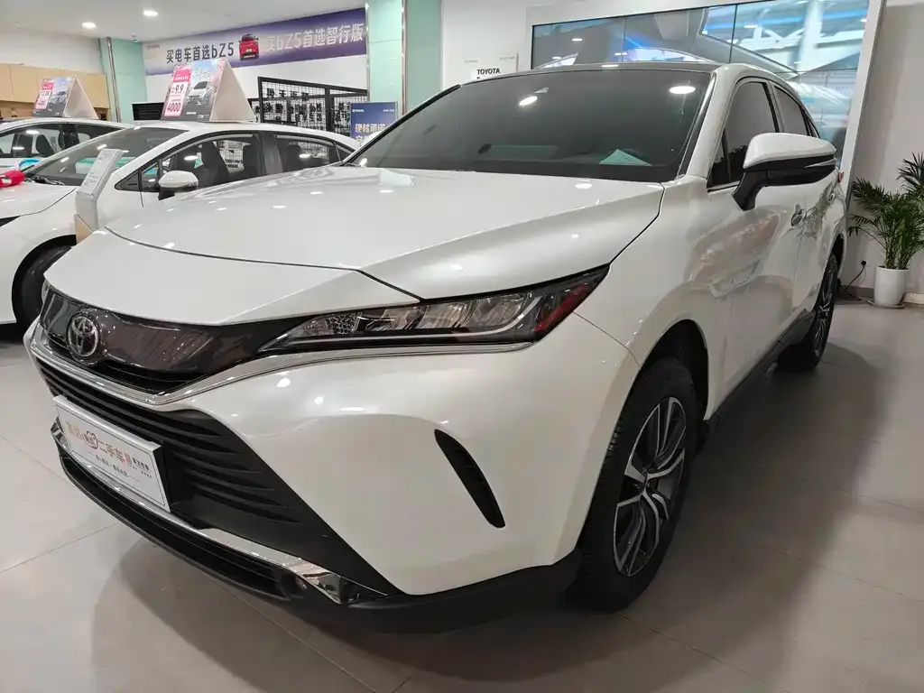 Toyota Harrier — фото 1