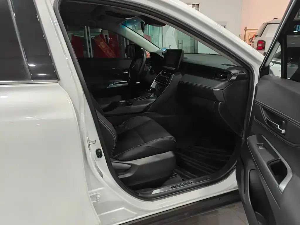 Toyota Harrier — фото 3