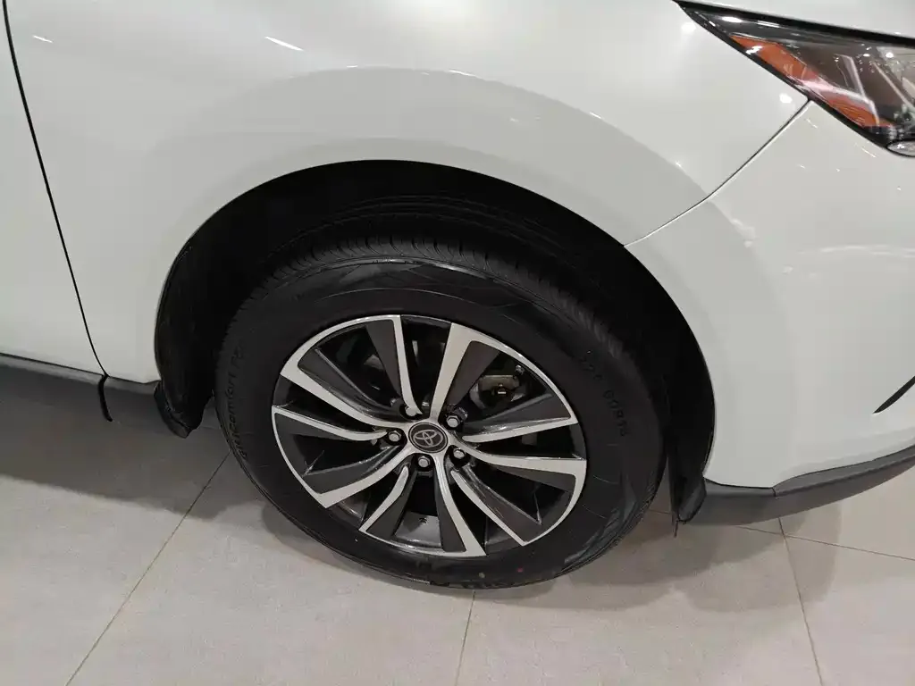 Toyota Harrier — фото 2