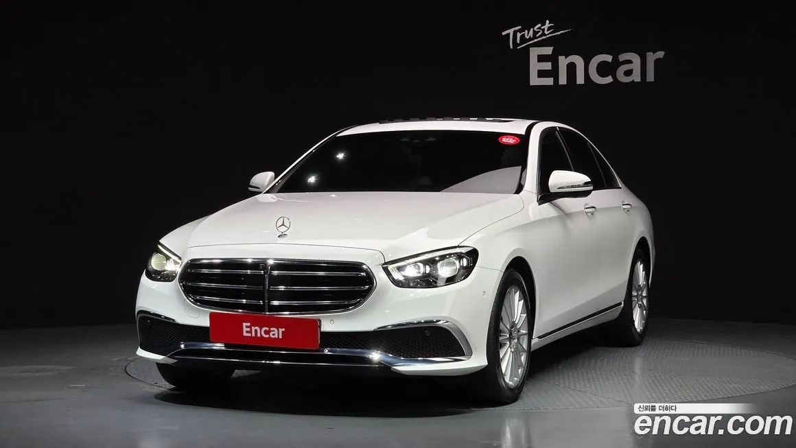 Mercedes-Benz E-Class — фото 1