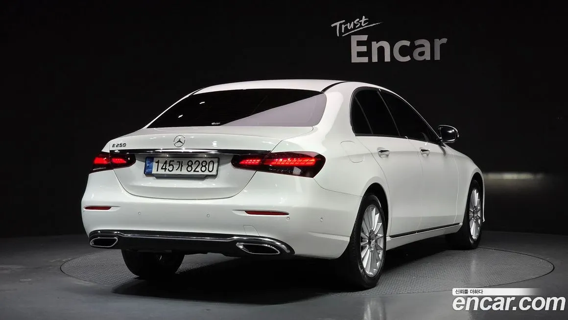 Mercedes-Benz E-Class — фото 8