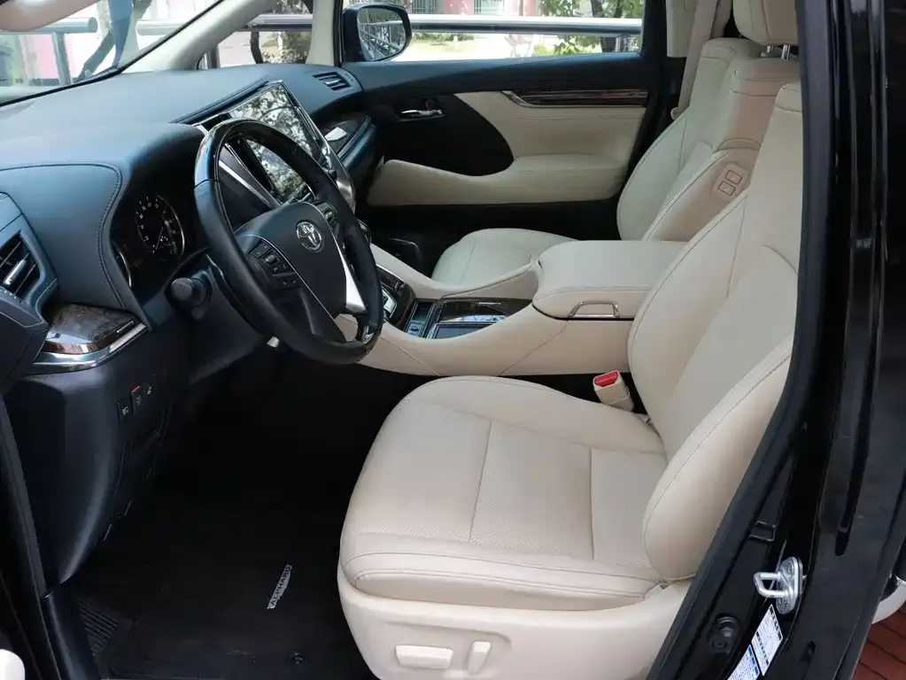 Toyota Alphard — фото 7