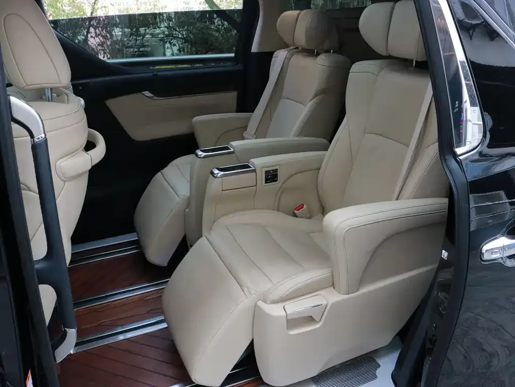 Toyota Alphard — фото 5