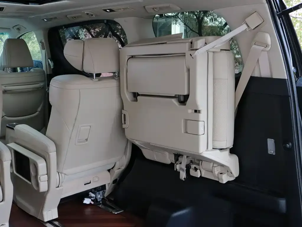 Toyota Alphard — фото 3