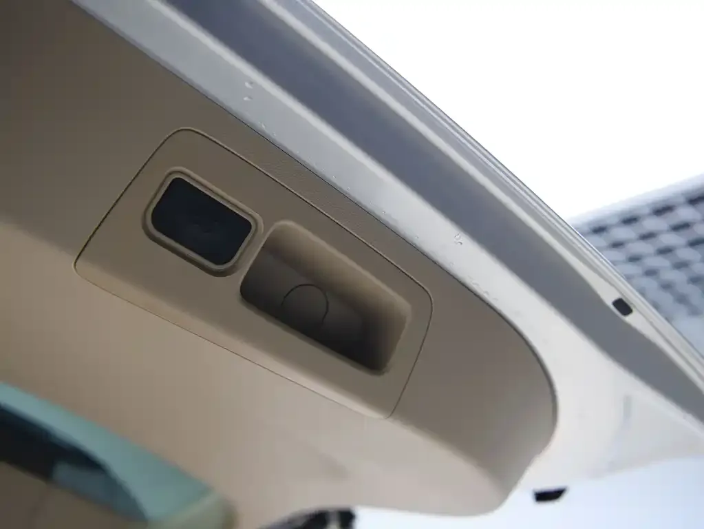 Buick GL8 Hybrid — фото 10