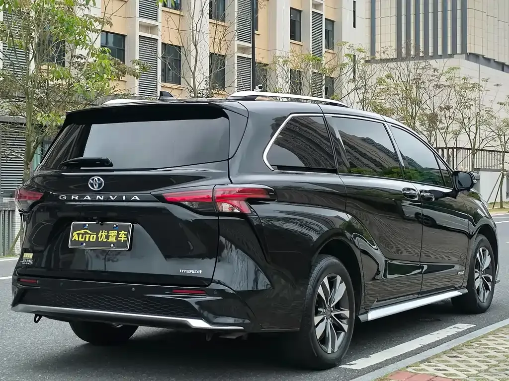 Toyota Granvia 2024 из CN, фото 9