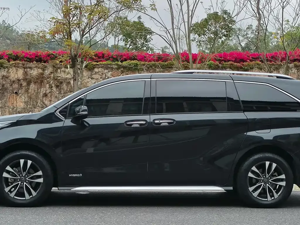 Toyota Granvia 2024 из CN, фото 8