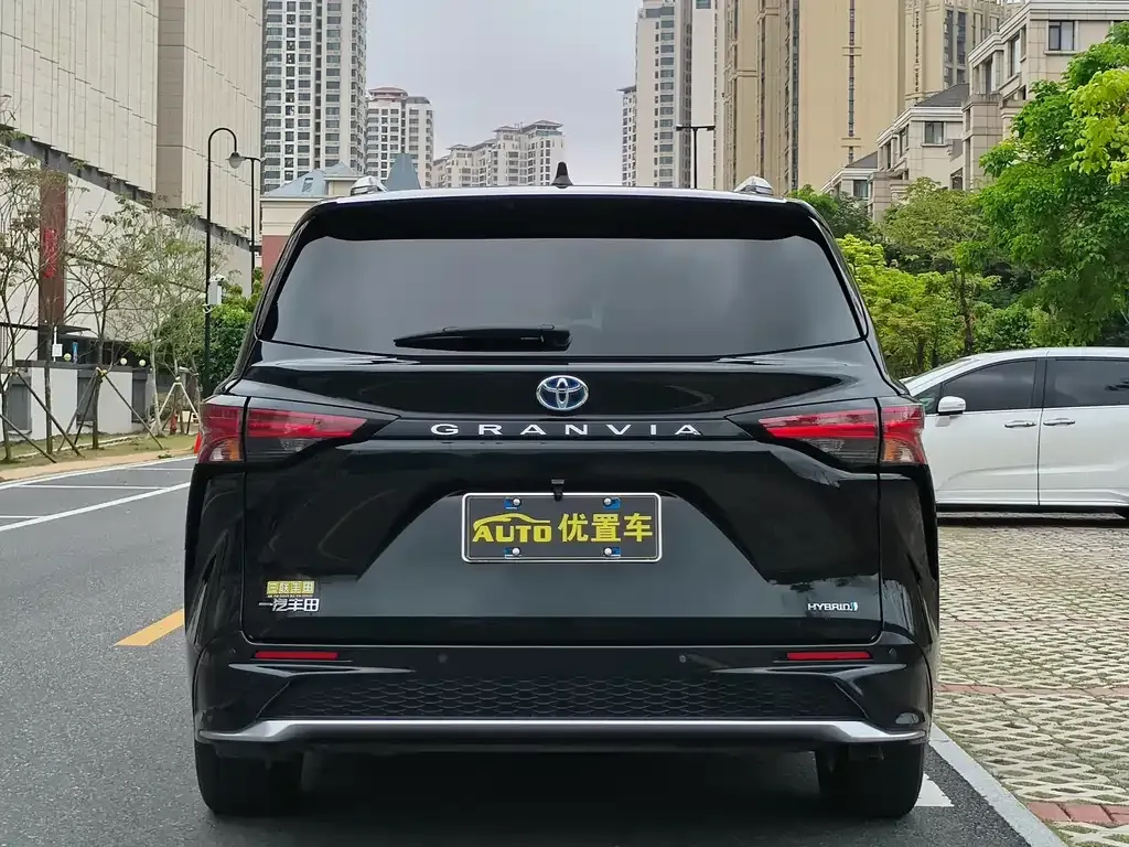 Toyota Granvia 2024 из CN, фото 6