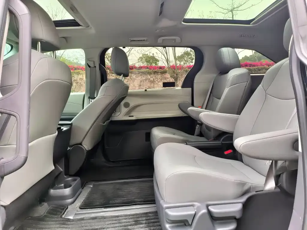 Toyota Granvia 2024 из CN, фото 5