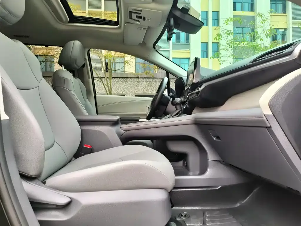 Toyota Granvia 2024 из CN, фото 3