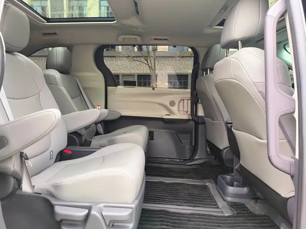 Toyota Granvia 2024 из CN, фото 2