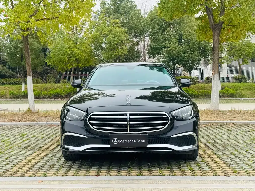 Mercedes-Benz E-Class — фото 2