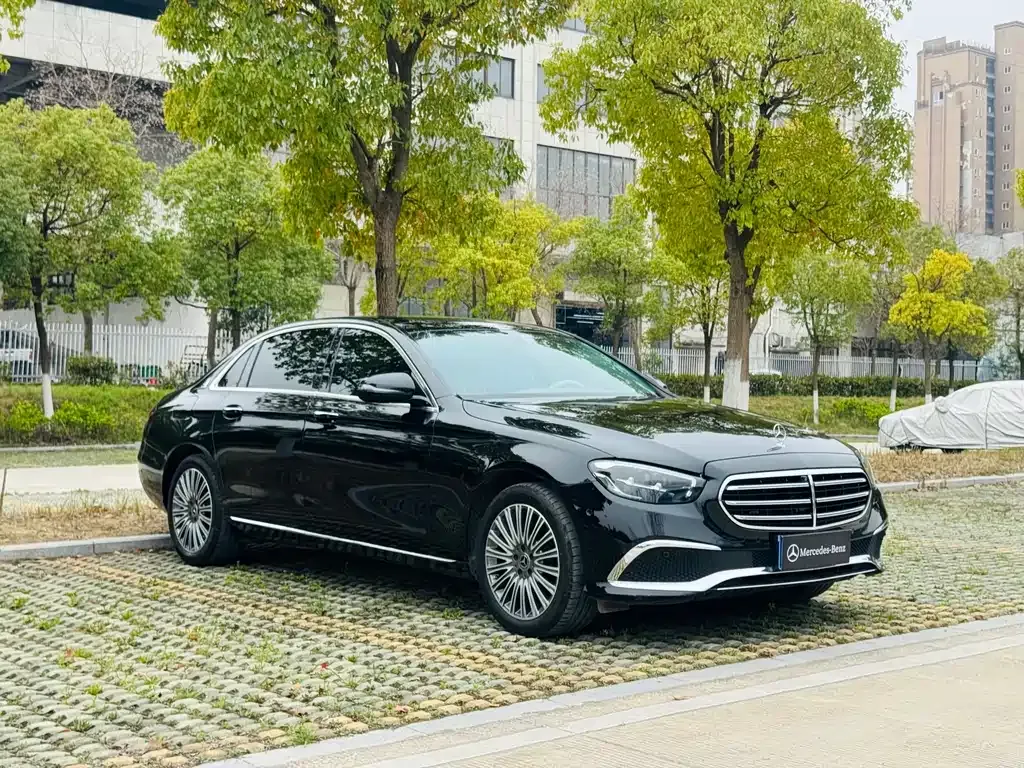 Mercedes-Benz E-Class — фото 3