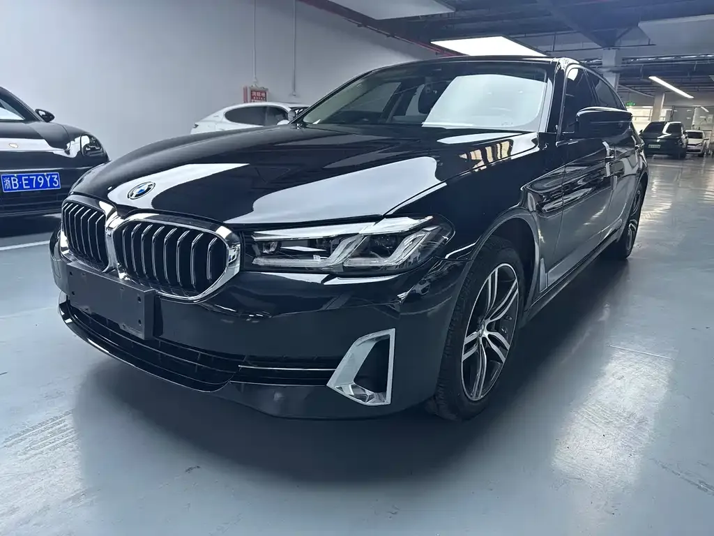 BMW 5 Series — фото 1