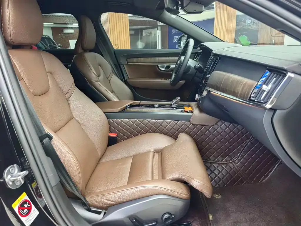Volvo S90 2023 из CN, фото 2