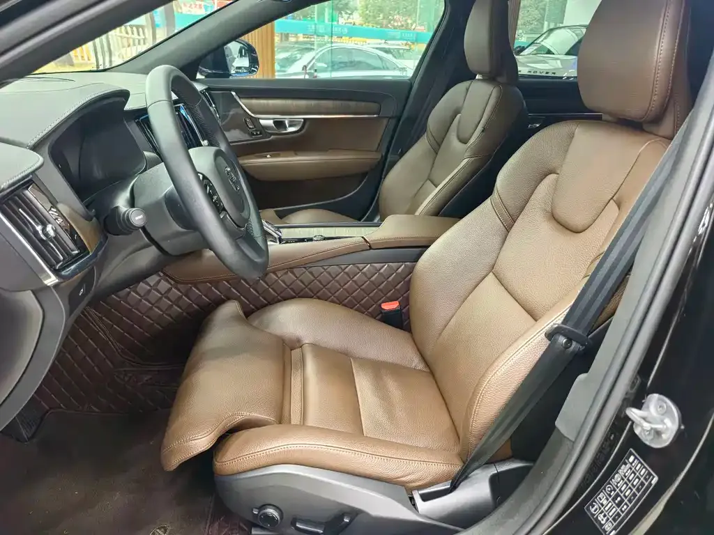 Volvo S90 2023 из CN, фото 3