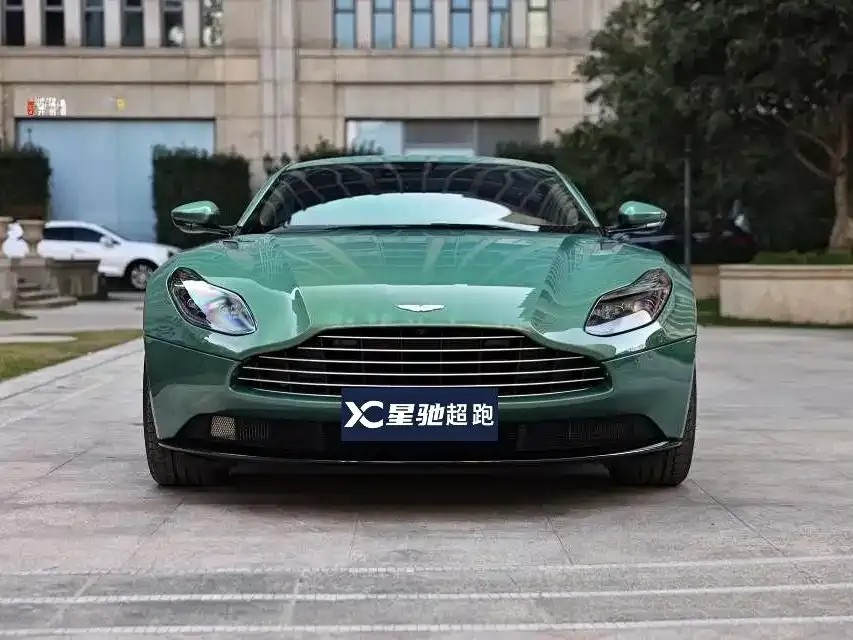 Aston Martin DB11 — фото 5