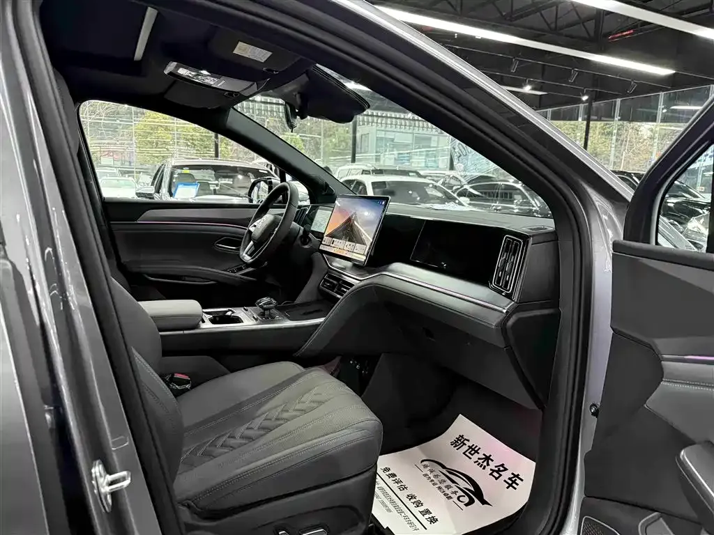 BYD L DM-i — фото 8
