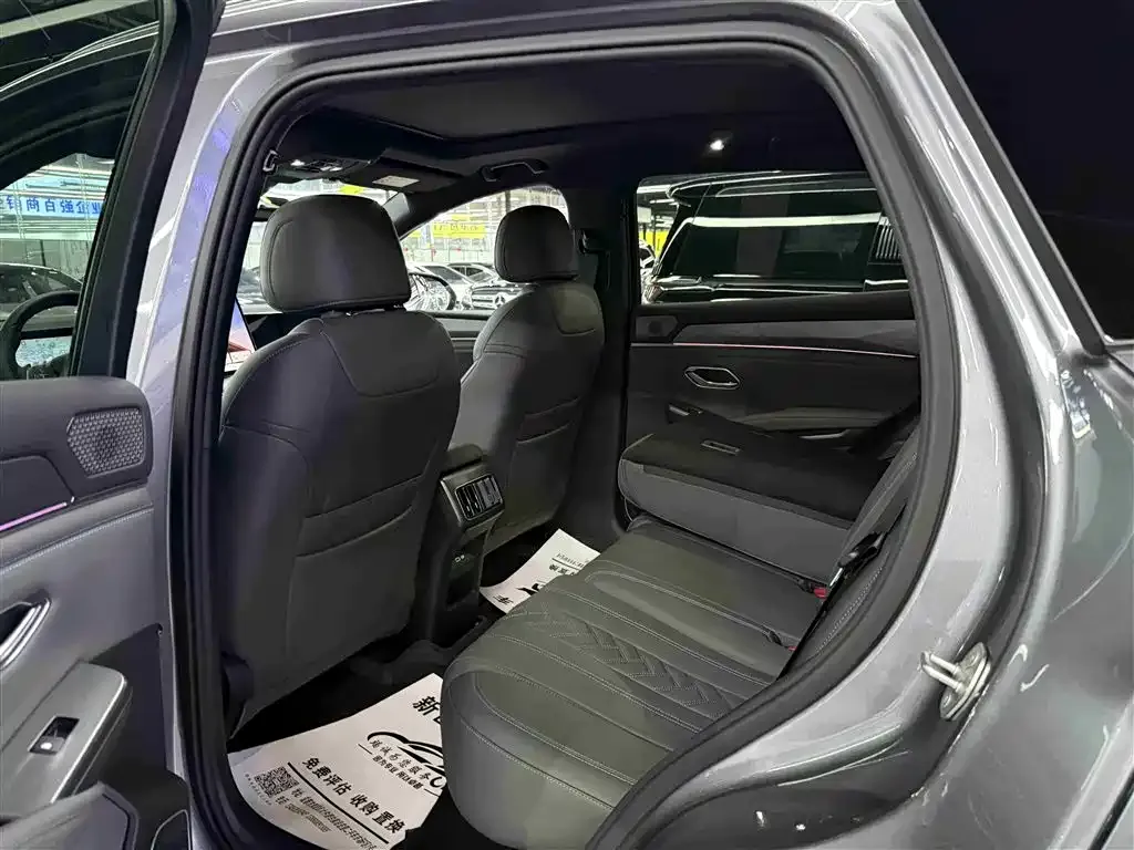 BYD L DM-i — фото 9