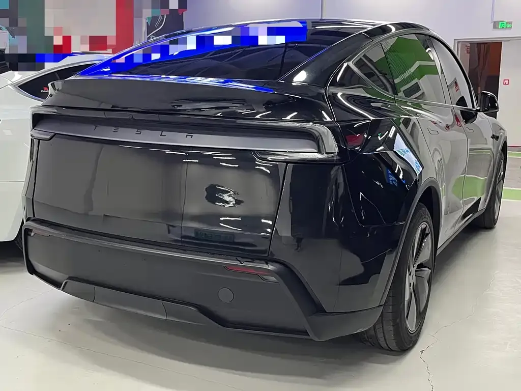 Tesla Model Y — фото 5