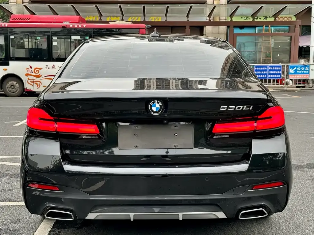 BMW 5 Series — фото 4