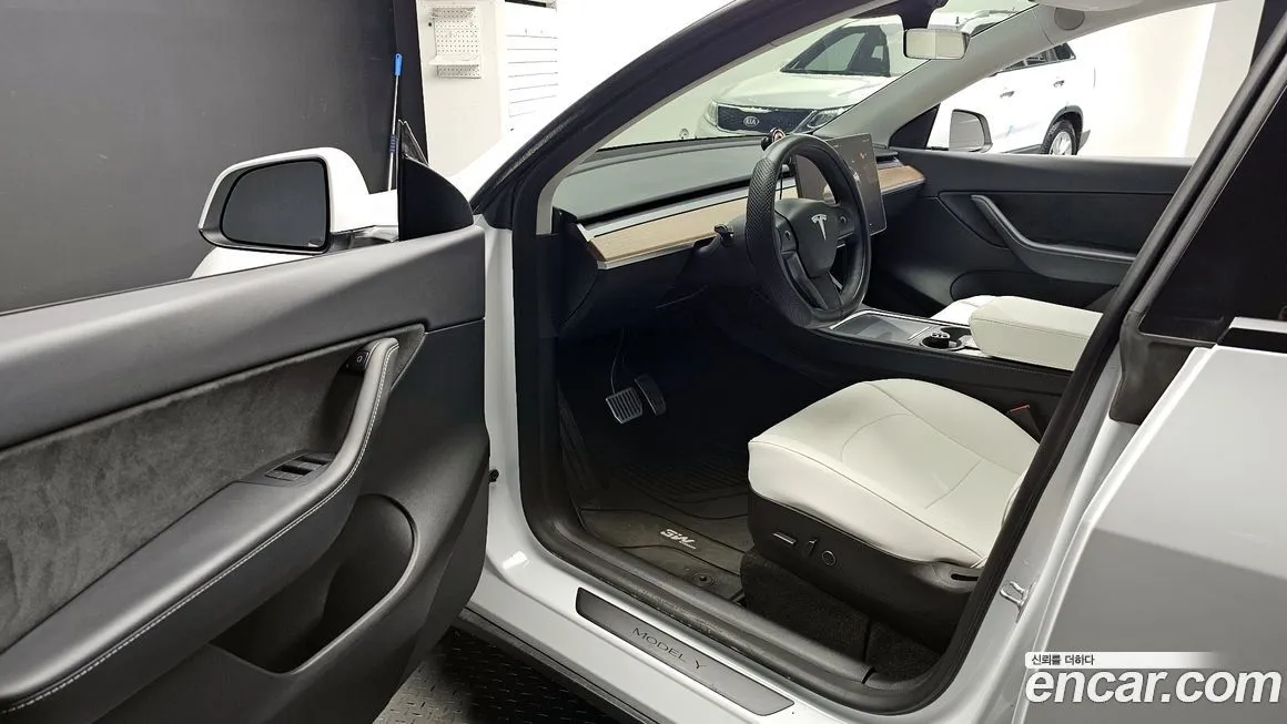 Tesla Model Y — фото 6