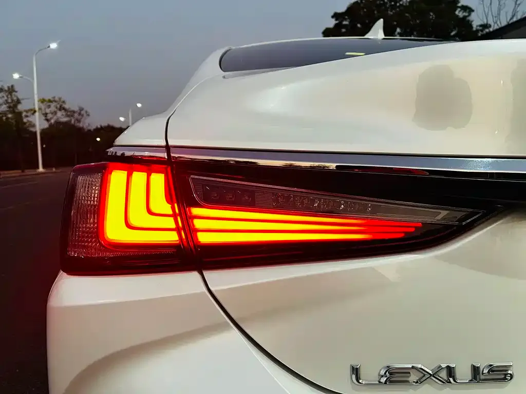 Lexus ES — фото 2