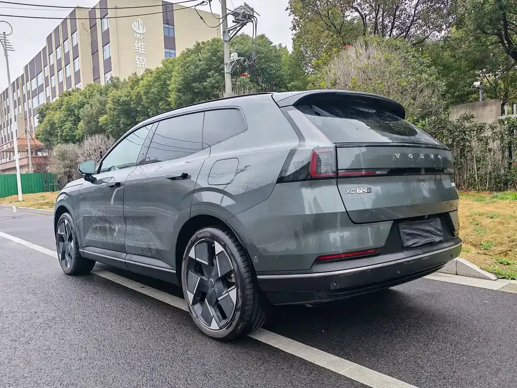 Volvo XC70 Plug-in Hybrid — фото 6