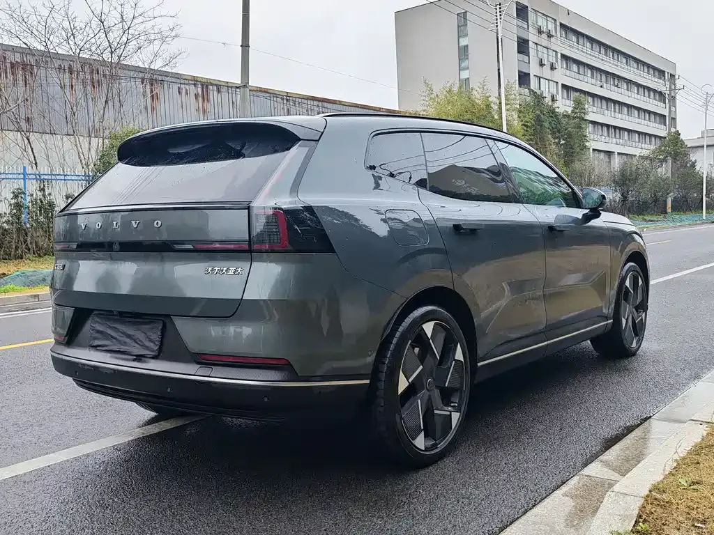 Volvo XC70 Plug-in Hybrid — фото 4