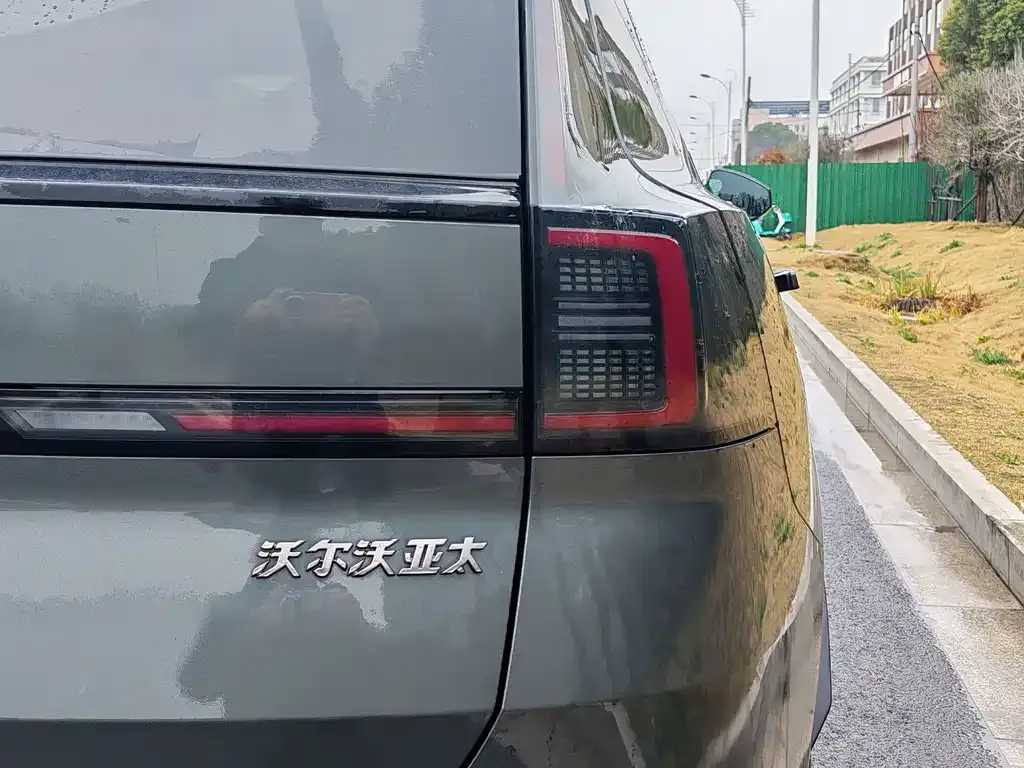 Volvo XC70 Plug-in Hybrid — фото 7