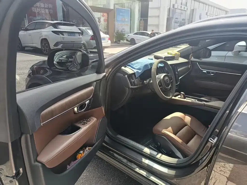 Volvo V90 2021 из CN, фото 4