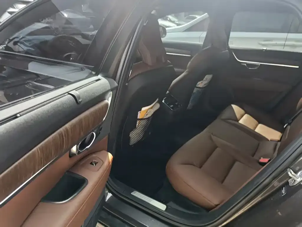 Volvo V90 2021 из CN, фото 2