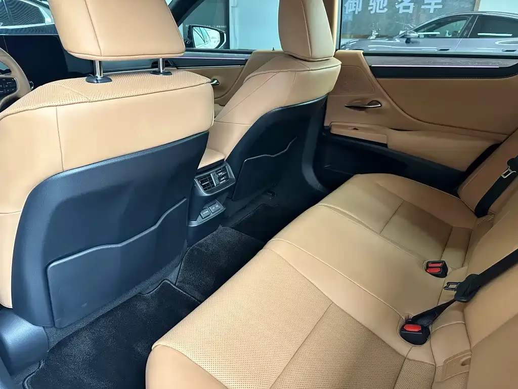 Lexus ES 2025 из CN, фото 7