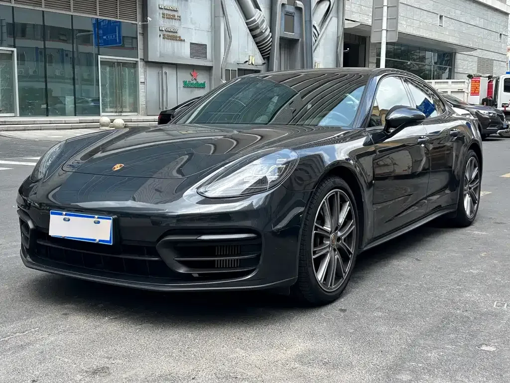 Porsche Panamera — фото 1
