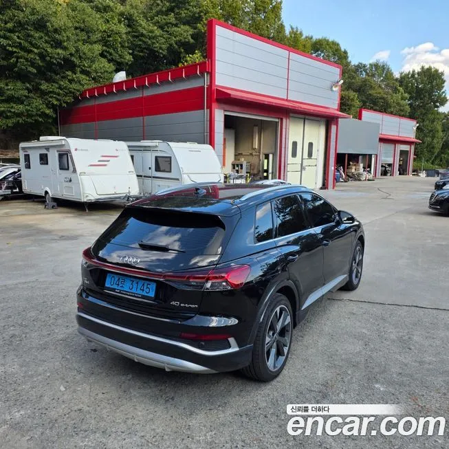 Audi Q4 e-tron — фото 10