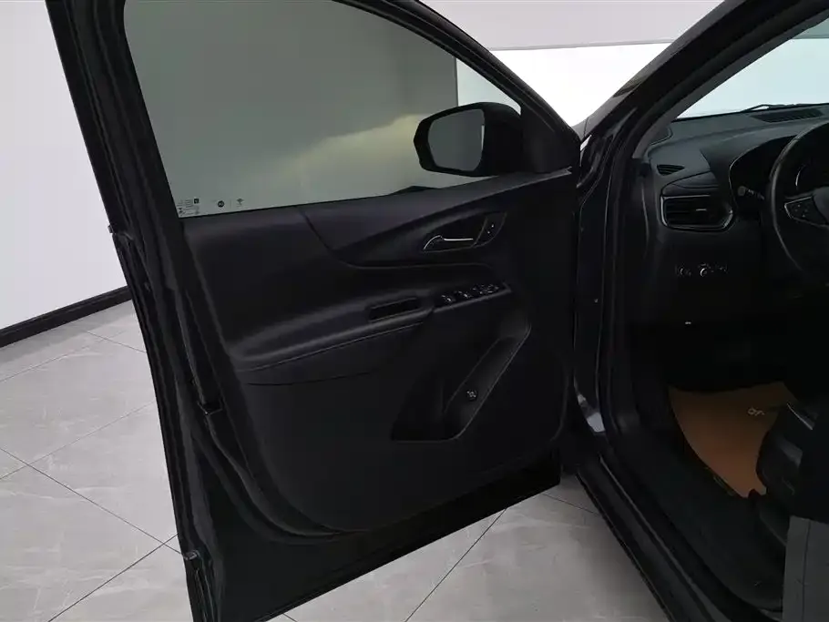 Chevrolet Equinox 2023 из CN, фото 3