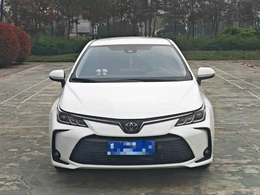 Toyota Corolla — фото 1