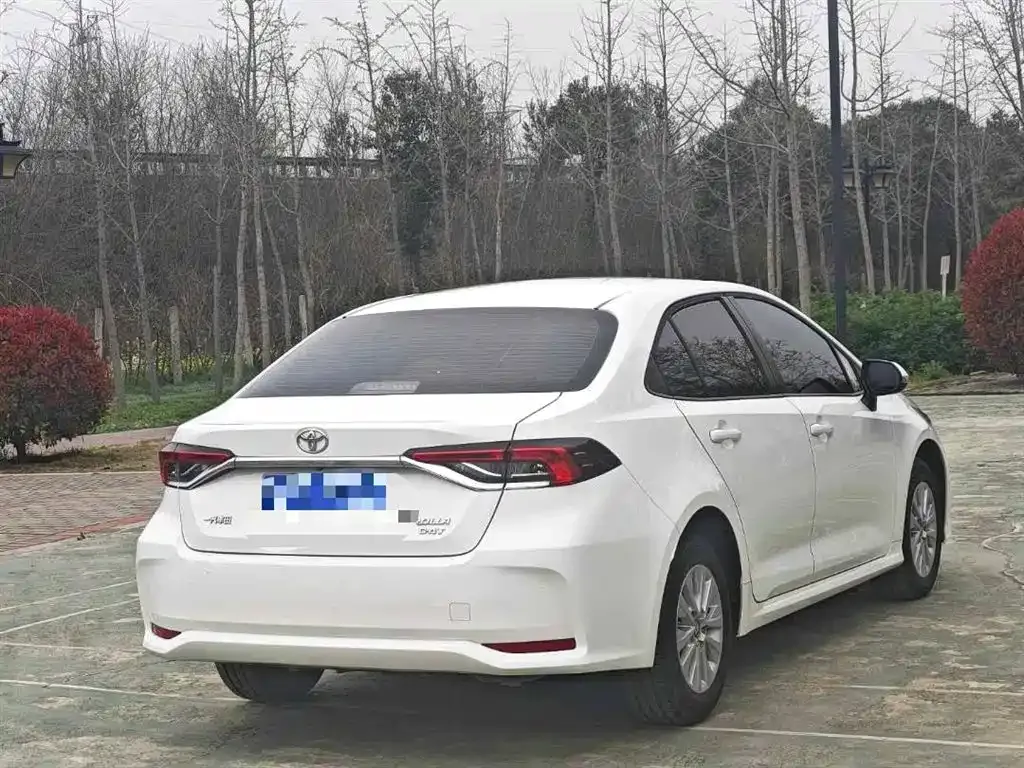 Toyota Corolla — фото 4